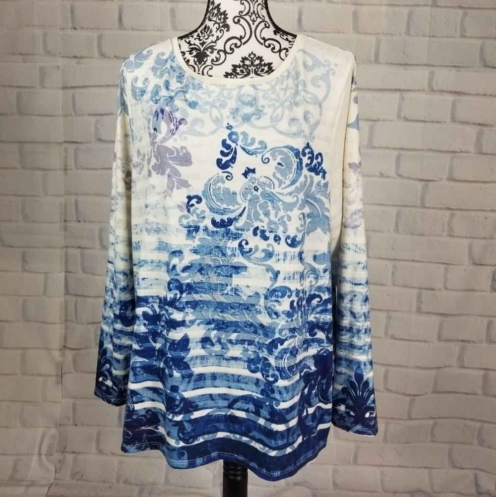 Chico's size 3 long sleeve geo print popover top